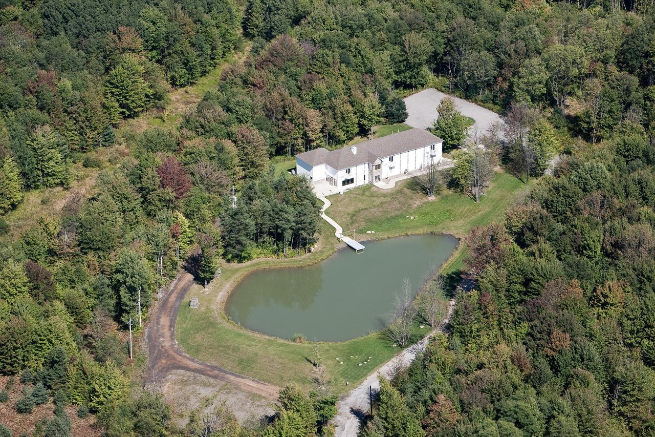 River Spring Lodge Darien Екстер'єр фото